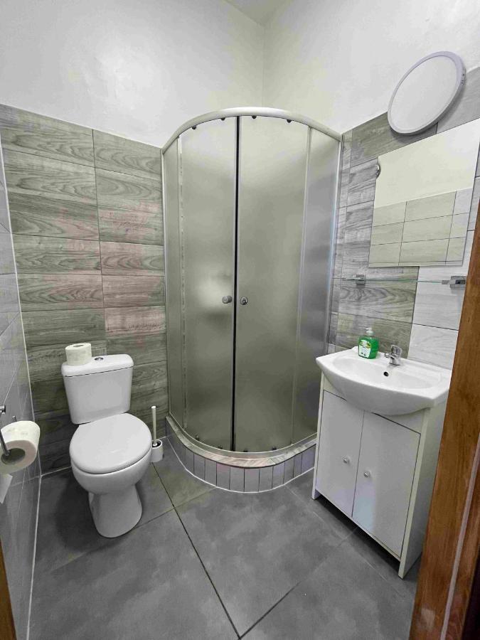 5-Bed Room Private Bathroom